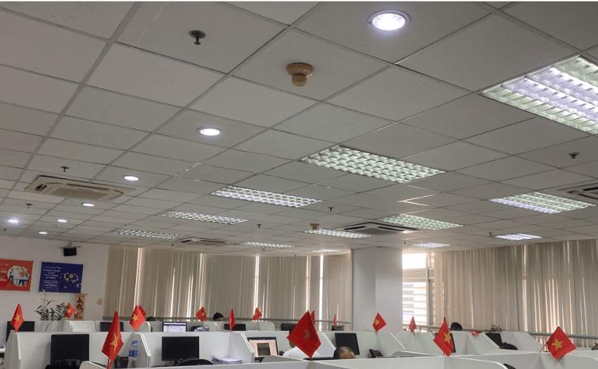 Công ty KBA tổ chức trang trí cờ Tổ quốc chào mừng Đại lễ 30/4 và 1/5